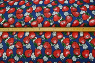 25227-15 ''Very Strawberry'' print